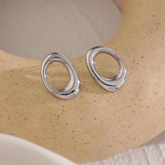 Charming Little Earrings - Picture 4 of 7